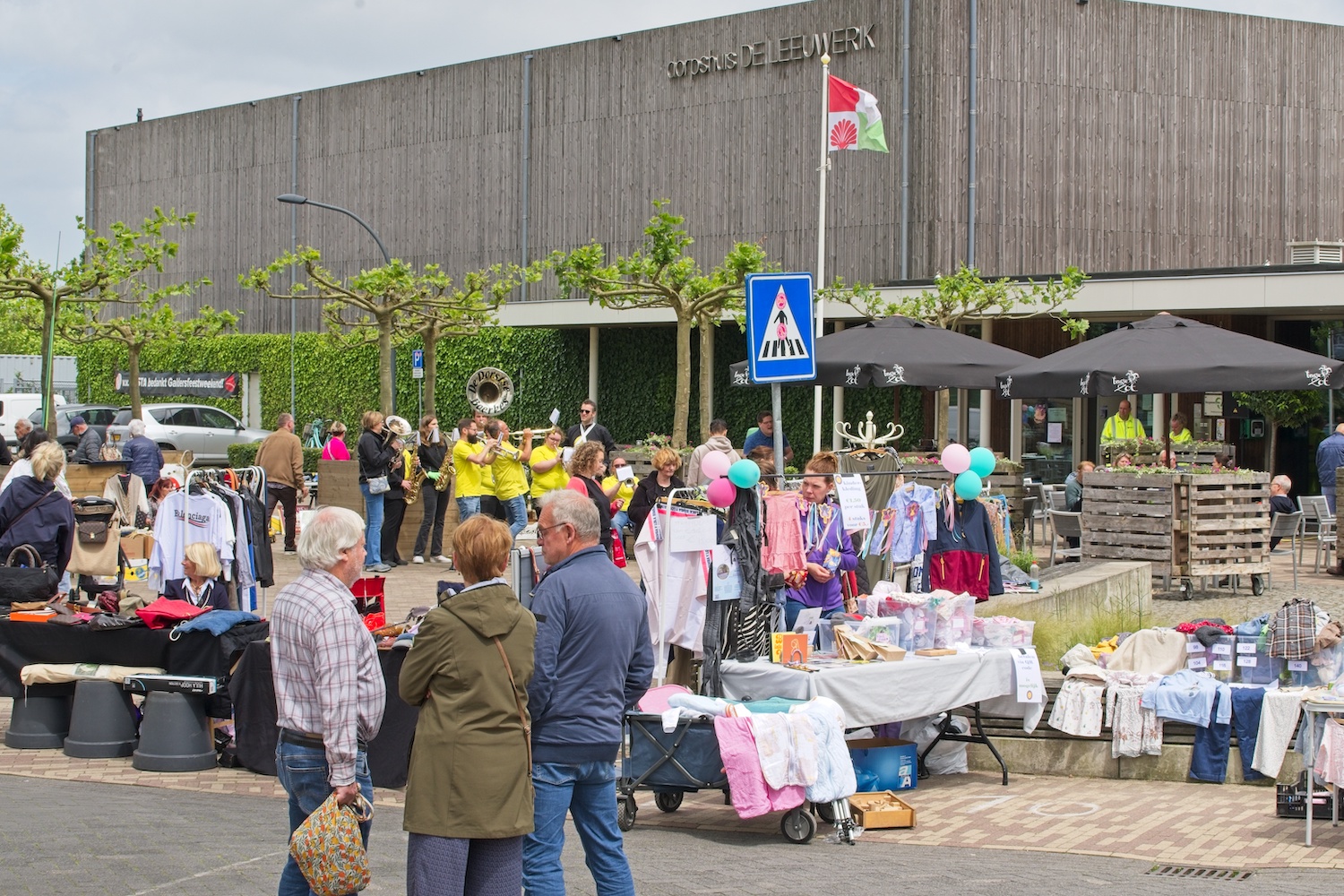 Gezellig met nieuwe bomen, terras en Dorstse Boerkes Gezellig met nieuwe bomen, terras en Dorstse Boerkes